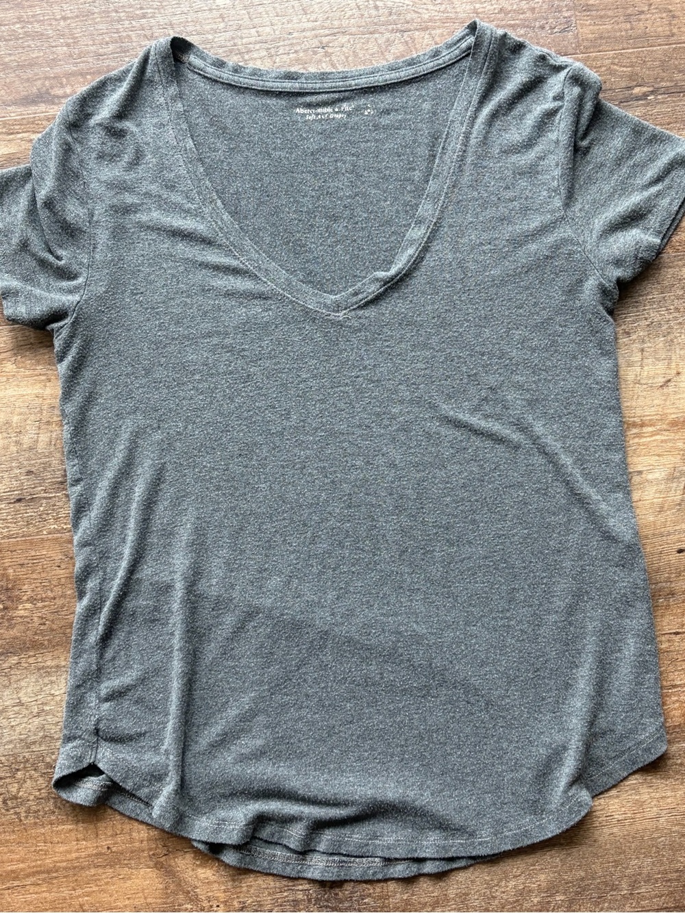 Abercrombie Drapey soft V-Neck Women's Tee - Gray